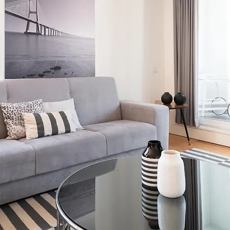 Amazing Rooftop At Center *